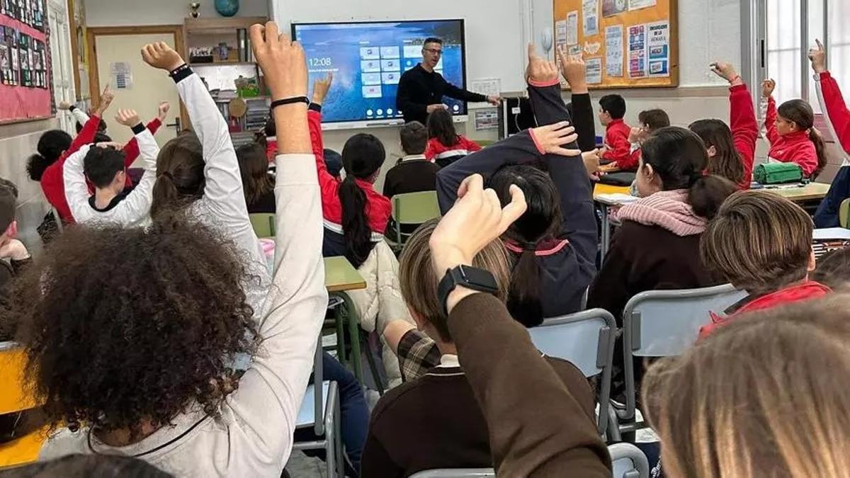 Alumnos de un colegio de Gandia en clase
