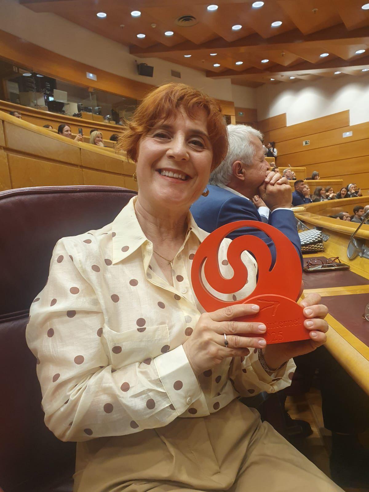 Isabel Álvarez con el premio