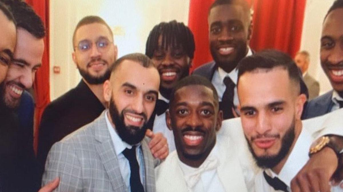 Osumane Dembélé, en la boda con algunos invitados