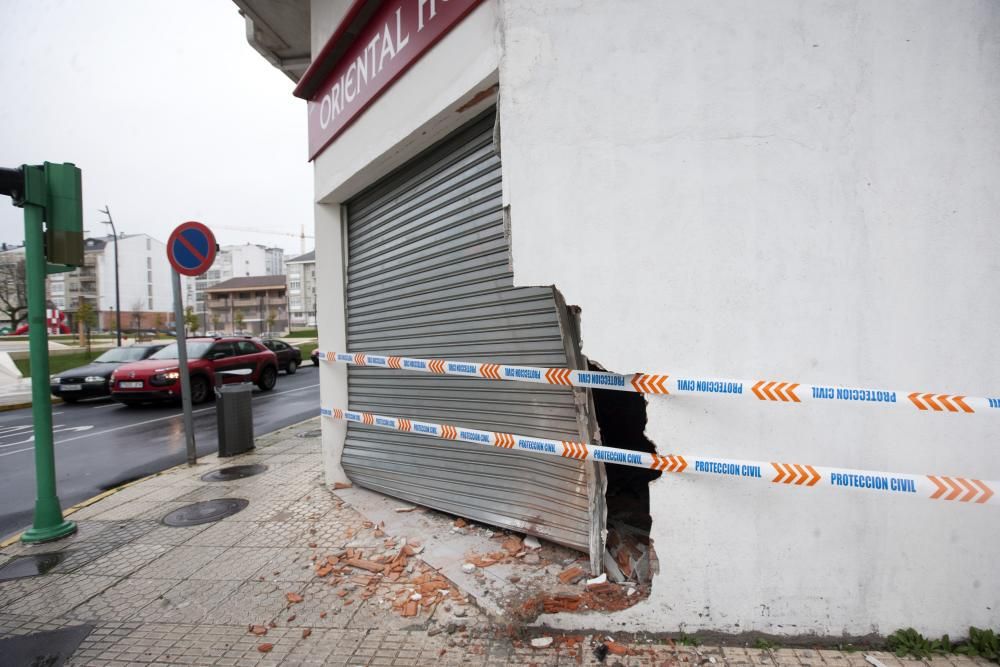 Se salió de la calzada tras impactar contra otro vehículo cuyo conductor dio positivo en el control de alcoholemia.