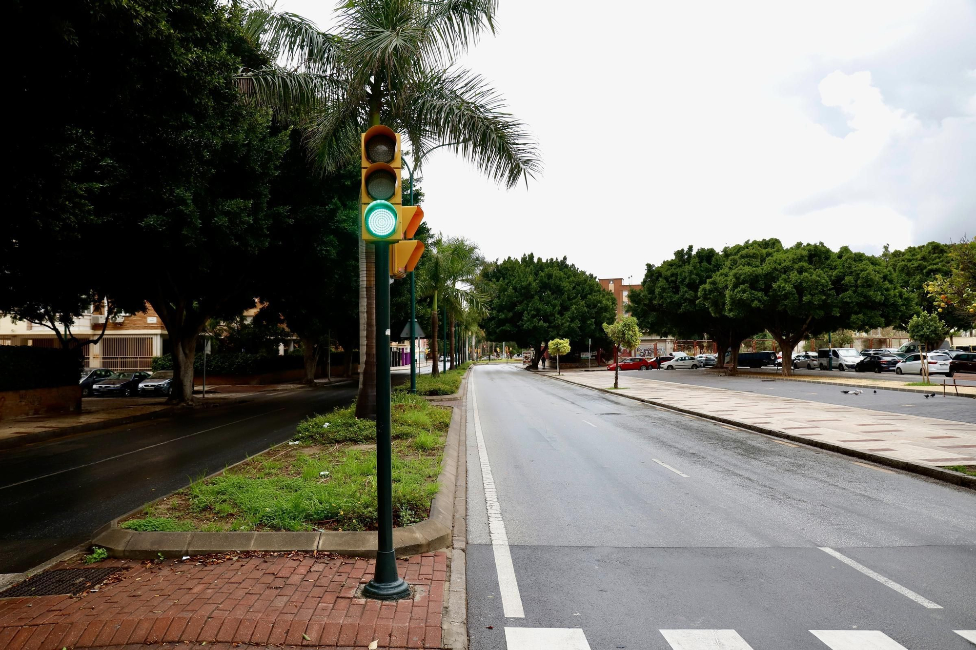 Las calles de Málaga, prácticamente vacías ante la alerta roja por fuertes lluvias