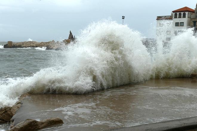 EN IMATGES | L'Escala viu una nova jornada de temporal de llevant