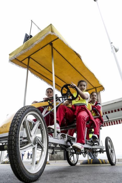 Visita de colegios a una gymkana en el Muro San Lorenzo para celebrar el Día Mundial sin Coche