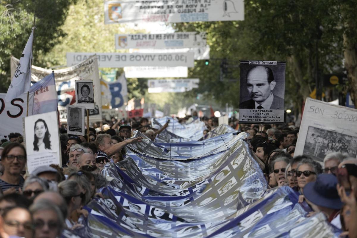 Masiva marcha en Argentina en conmemoración de las víctimas de la Dictadura a 48 años del golpe