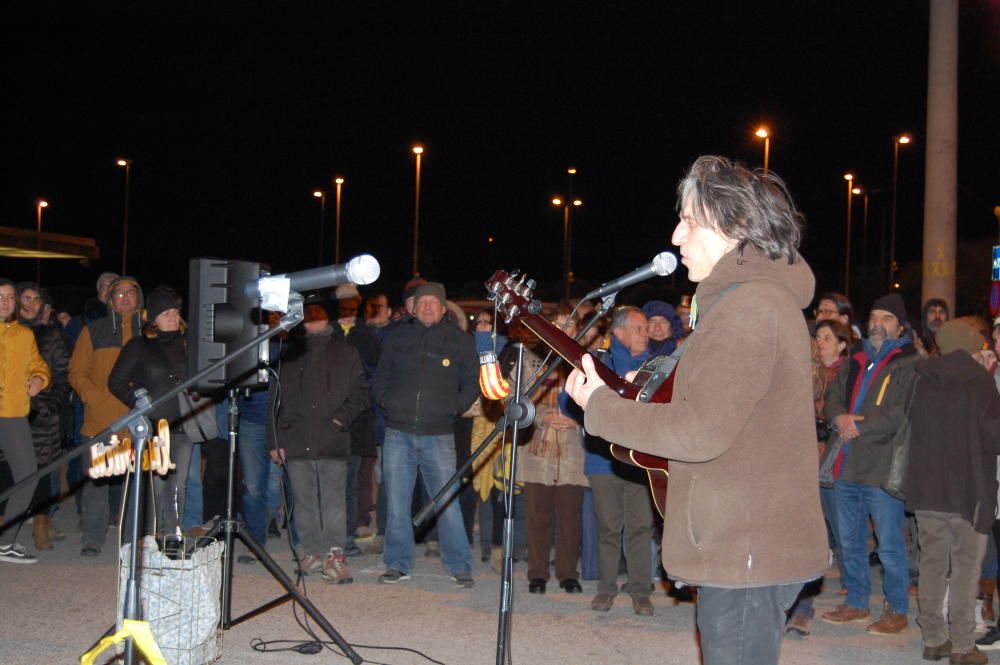 Divendres al Puig de les Basses de Figueres per desitjar «bona nit» a Dolors Bassa