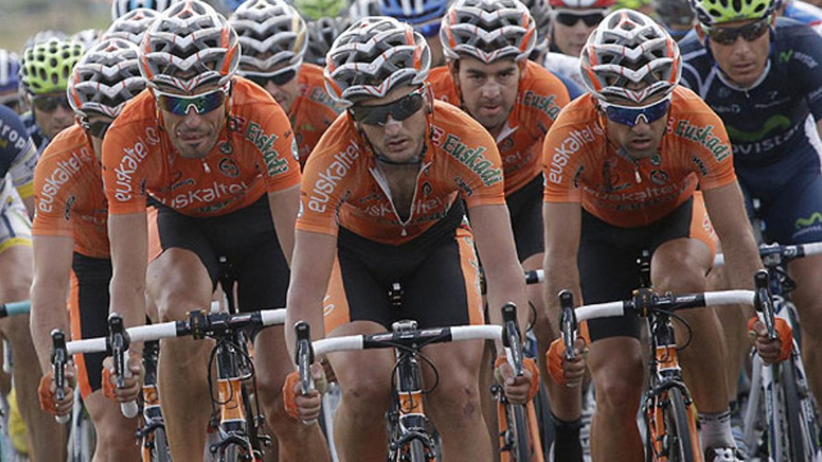 El equipo Euskaltel Euskadi, durante una carrera