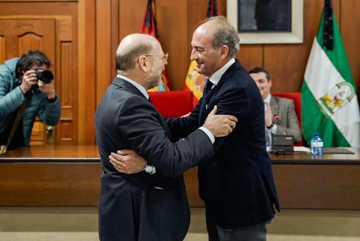 Luis Soldevilla y Gabriel Pérez Alcalá, presidente saliente y entrante del Consejo Social de Córdoba.