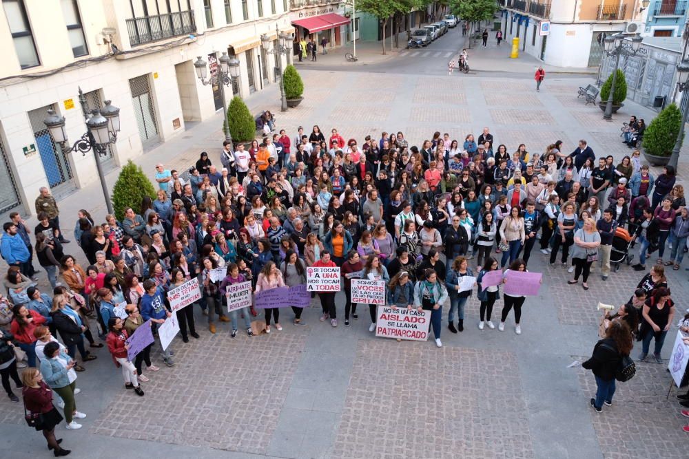 Cientos de mujeres se han manifestado en Elda