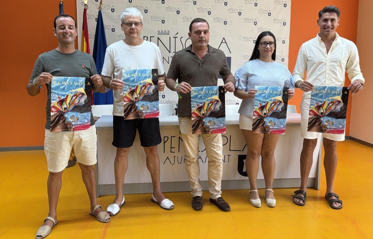 Autoridades, reina del 2026 e integrantes de entidades culturales han presentado el cartel de las fiestas patronales de Peñíscola de este 2026.