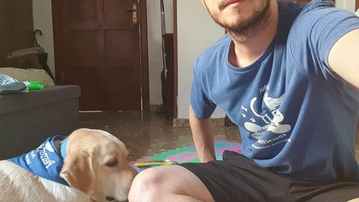La terapia canina del hospital Reina Sofía para niños ingresados se adapta a la pandemia