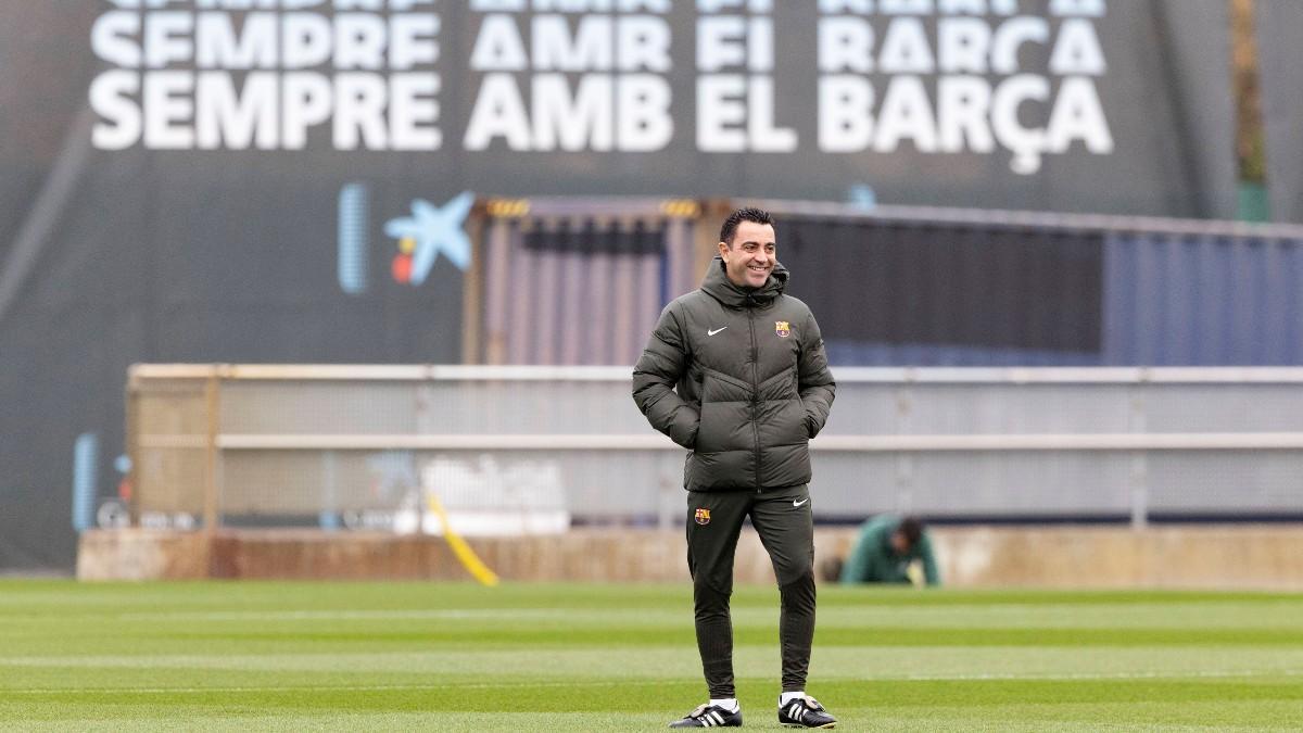 Xavi Hernández durante un entrenamiento en su etapa como entrenador del FC Barcelona