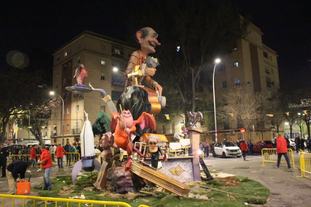 Una cremà con la fallera mayor Mónica Oltra