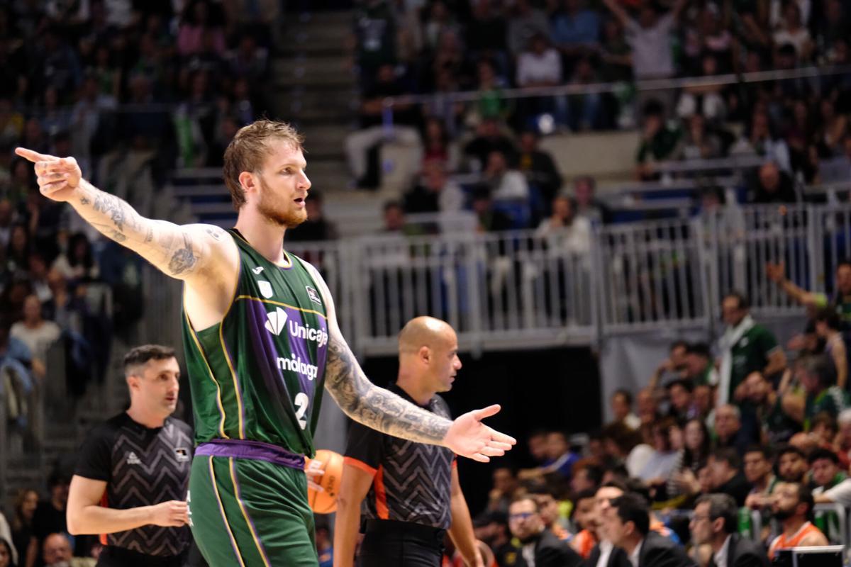 Imagen del partido entre el Unicaja Baloncesto - Valencia Basket, disputado este domingo 12 de abril en el Palacio de los Deportes José María Martín Carpena.