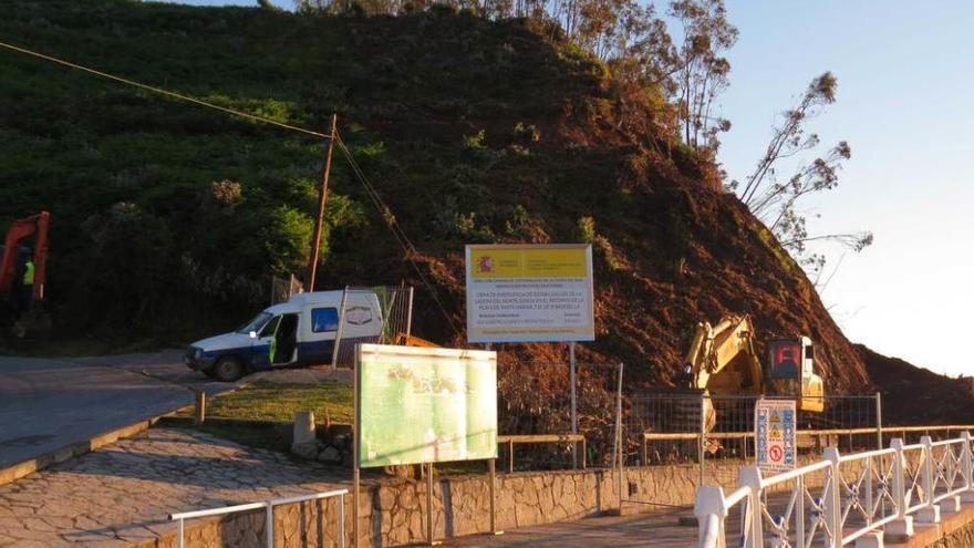 En marcha las obras para afianzar la ladera del monte Somos (Ribadesella)