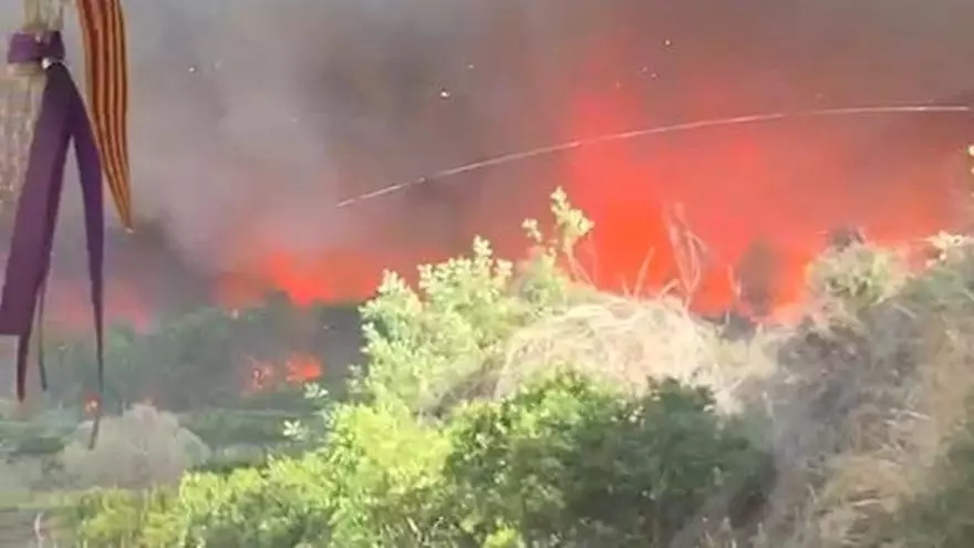 Actualización de los pueblos desalojados: El fuego 'desaloja' a los 18.600 vecinos de 18 localidades de la provincia de Castellón