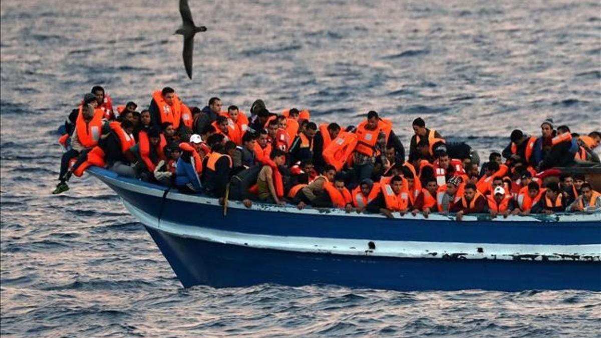 rescate en el mediterráneo de refugiados de proactiva Open Arms