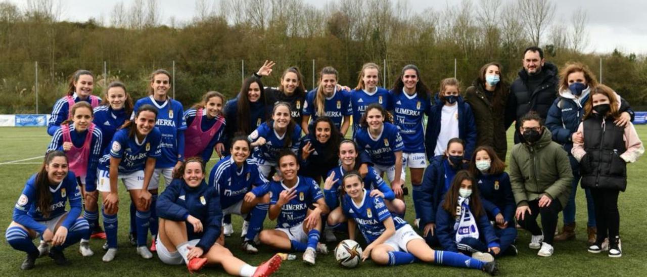 La plantilla, tras el triunfo de ayer. | Real Oviedo Femenino