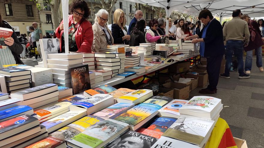 Les imatges de la diada de Sant Jordi 2025 a Figueres