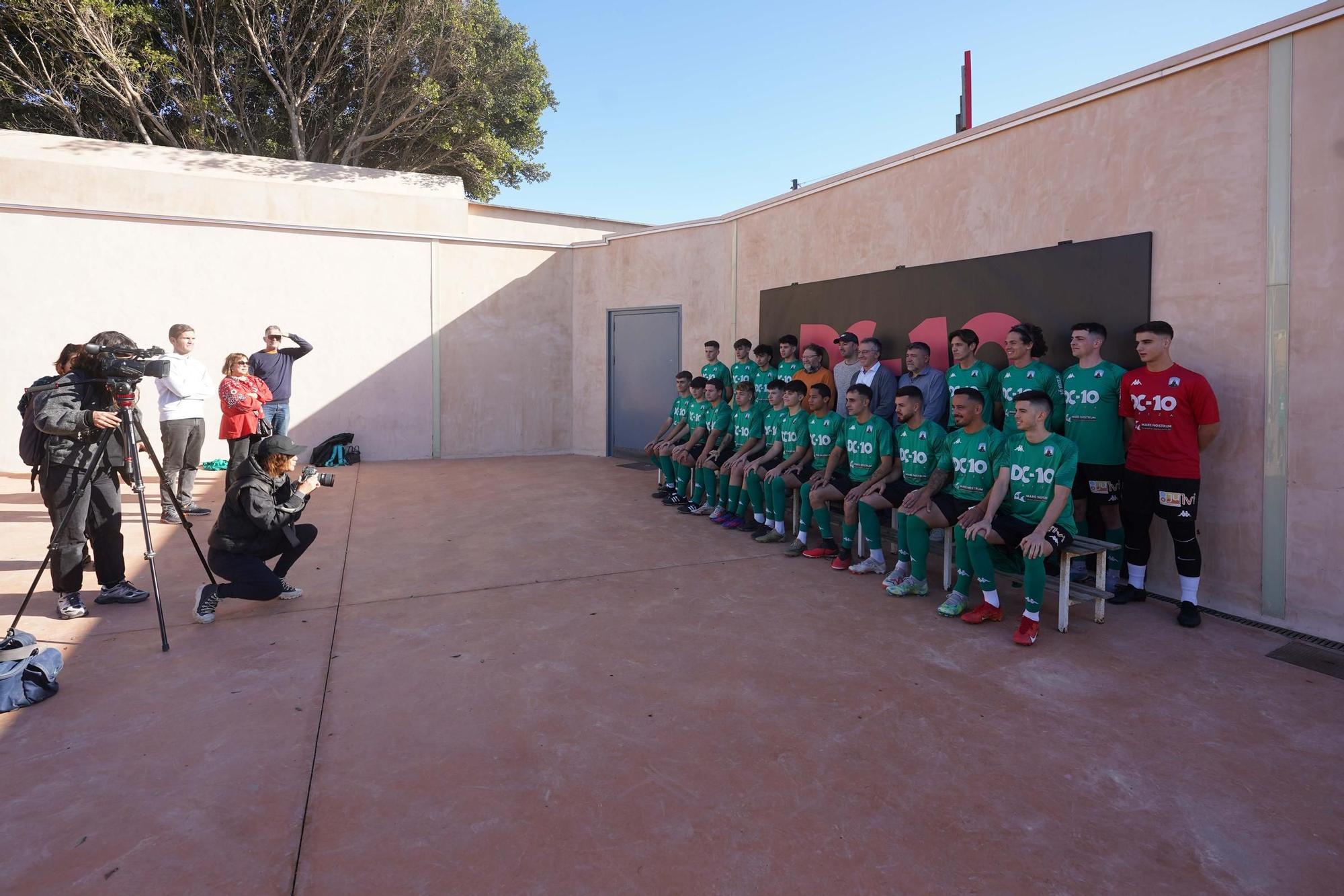 Mira las imágenes de la felicitación de Navidad del equipo de fútbol de Sant Jordi