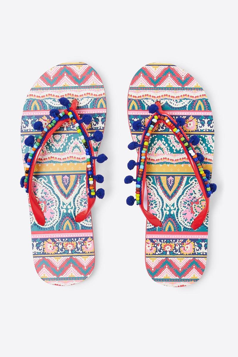 ¡Presume de Chanclas!: Con borlas, de Womens Secret (16,99 euros).