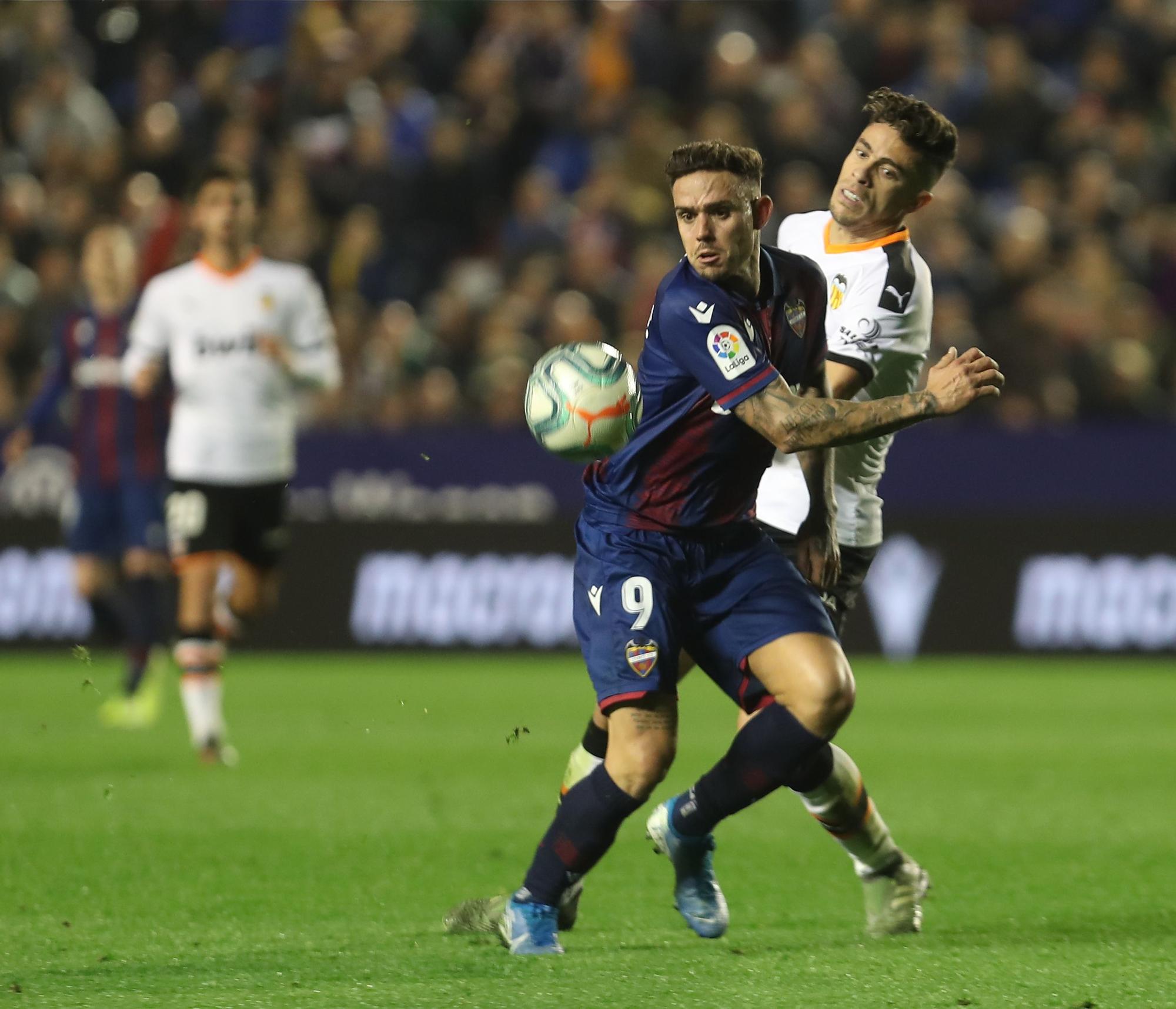 Album de fotos histórico del derbi entre el Valencia y el Levante