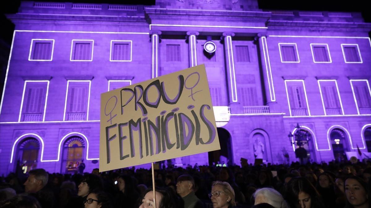 Concentración contra la violencia machista en la plaza de Sant Jaume de Barcelona en noviembre del 2016.