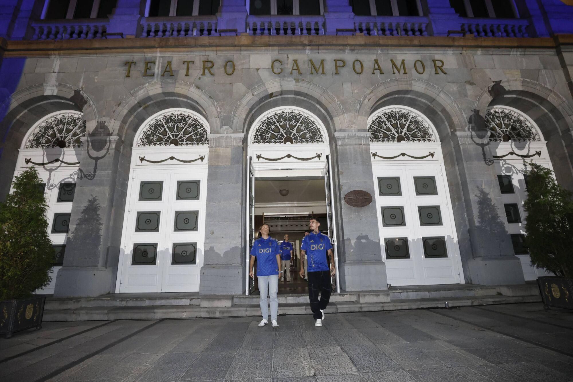 Así fue la presentación de la nueva camisera del Real Oviedo para jugar en Primera