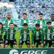 Los jugadores del Real Betis posan durante el partido de LaLiga EA Sports disputado entre el Real Betis y el RC Celta de Vigo en el estadio de La Cartuja