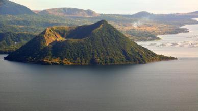 El volcán en activo más pequeño del mundo está en una isla dentro de un lago (dentro de otra isla y otro lago)