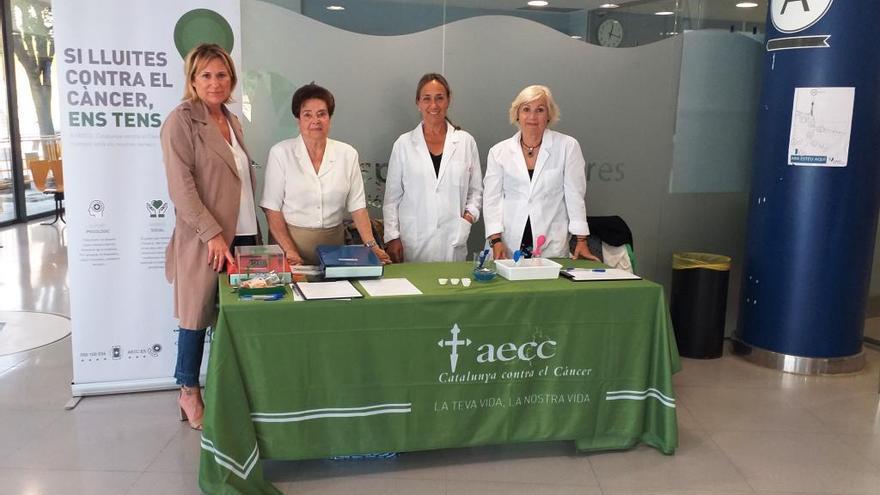 AECC recull firmes a l&#039;Hospital de Figueres per reclamar una estratègia nacional pel càncer