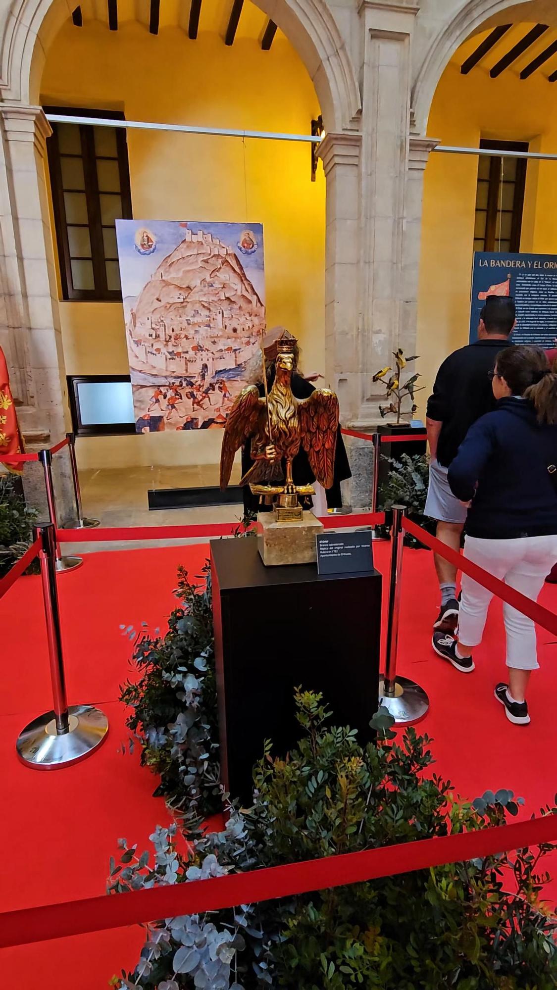 Una exposición ahonda en el simbolismo del Oriol como emblema de Orihuela