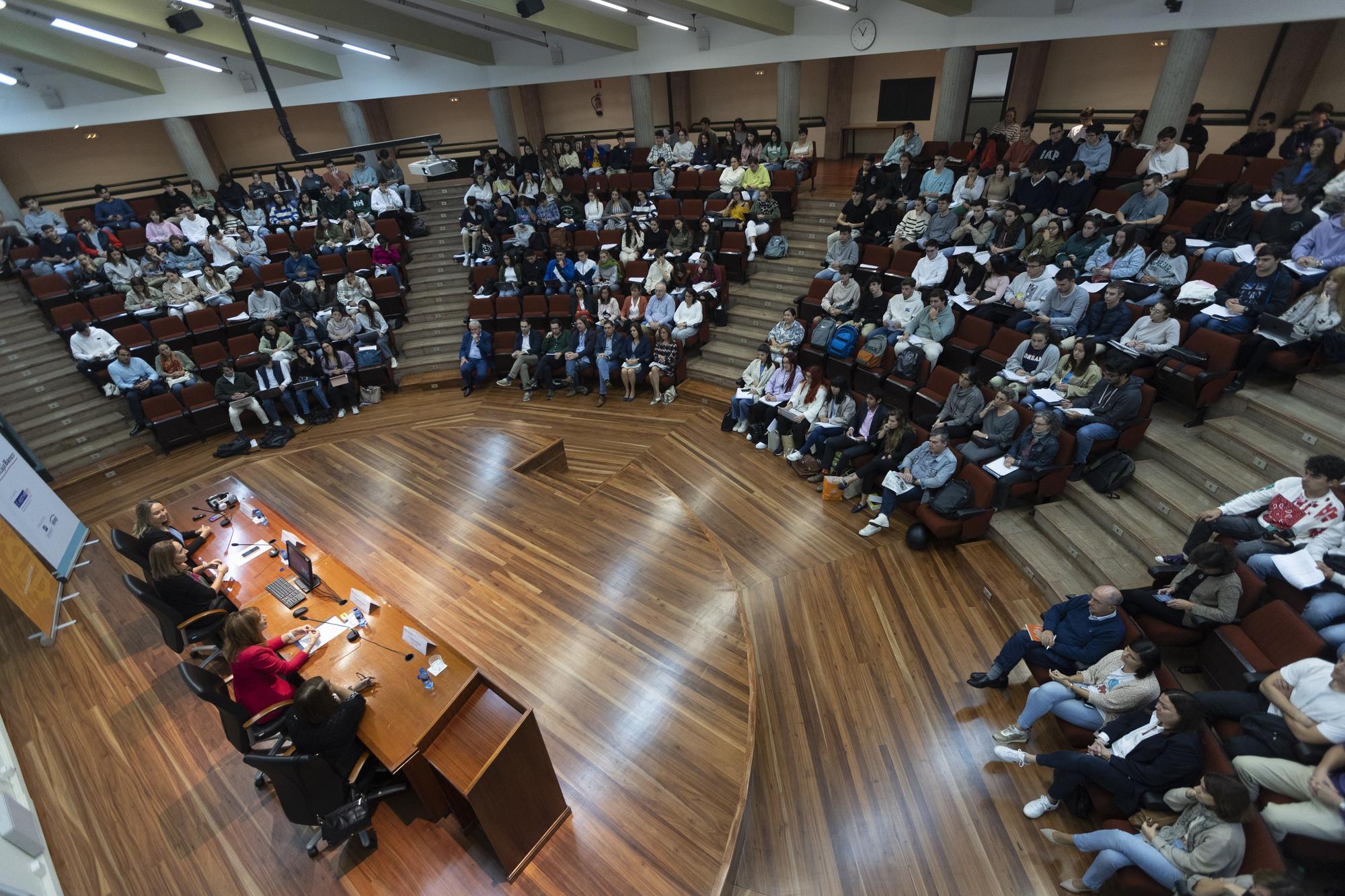 Clausura de "La Asturias que funciona", junto a Soraya del Portillo, creadora de la app "Chiara"