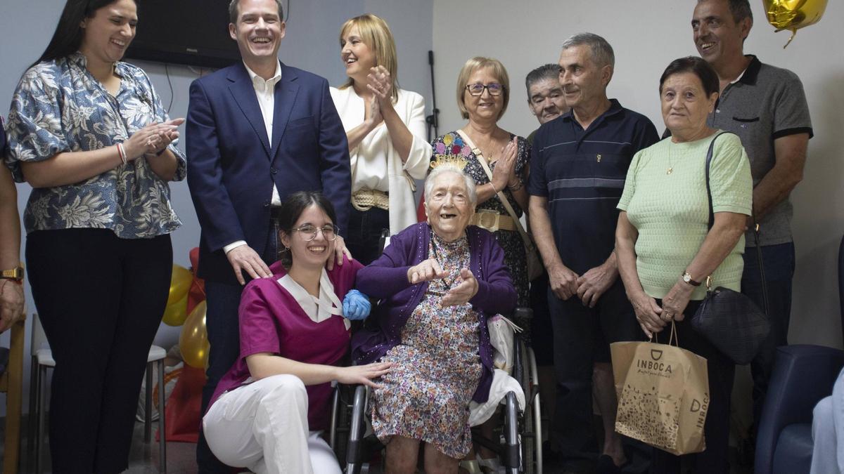Maria Cuenca celebraba su 104 aniversario en la residencia Solimar de Xàtiva.