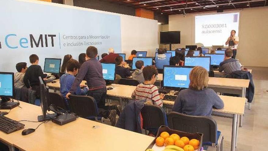 Participantes en el aula CeMIT en La Molinera. // Iñaki Osorio