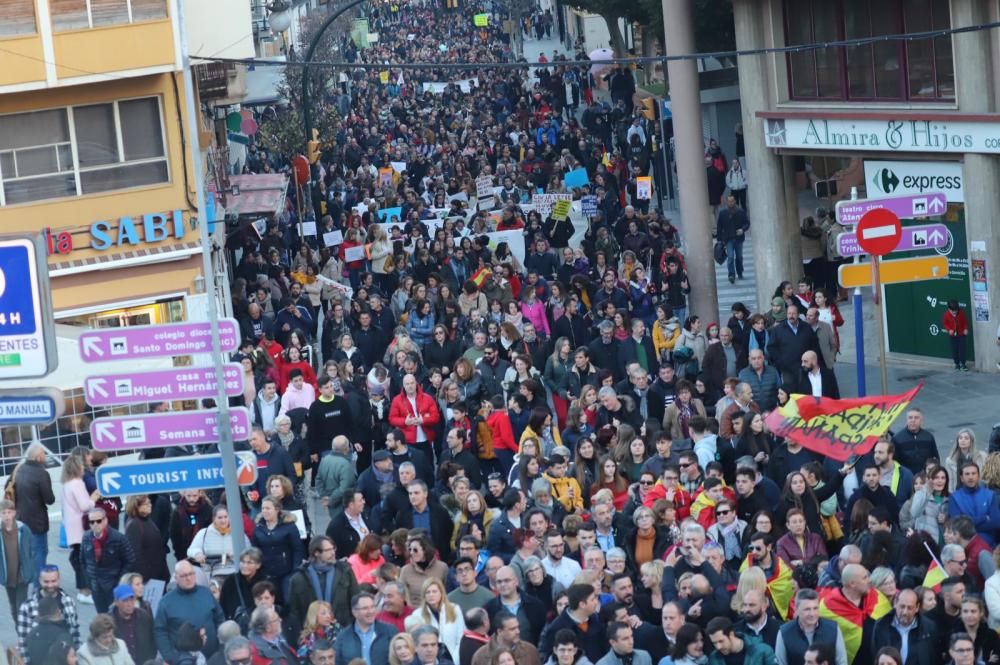 Miles de personas protestan en Orihuela contra la Ley de Plurilingüismo