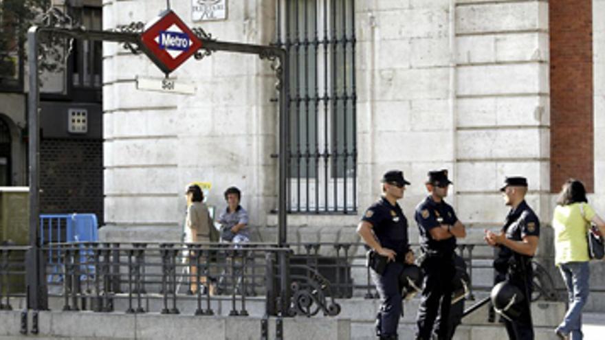 Metro y cercanías vuelven a cerrar la salida en Sol por convocatoria de 15-M