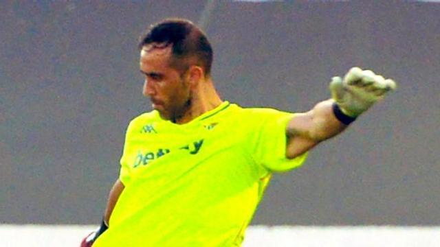 Claudio Bravo podría reaparecer con el Betis en Murcia