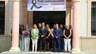 Rubí se despide de la vecina asesinada la semana pasada y reafirma su compromiso contra la violencia machista | Vídeo