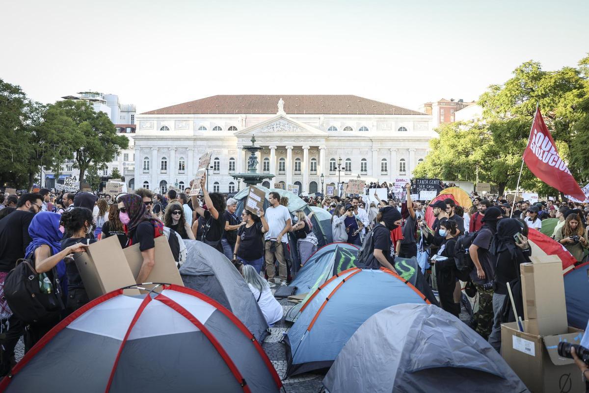 Jóvenes acampan en Lisboa contra la crisis de la vivienda y las políticas de Montenegro