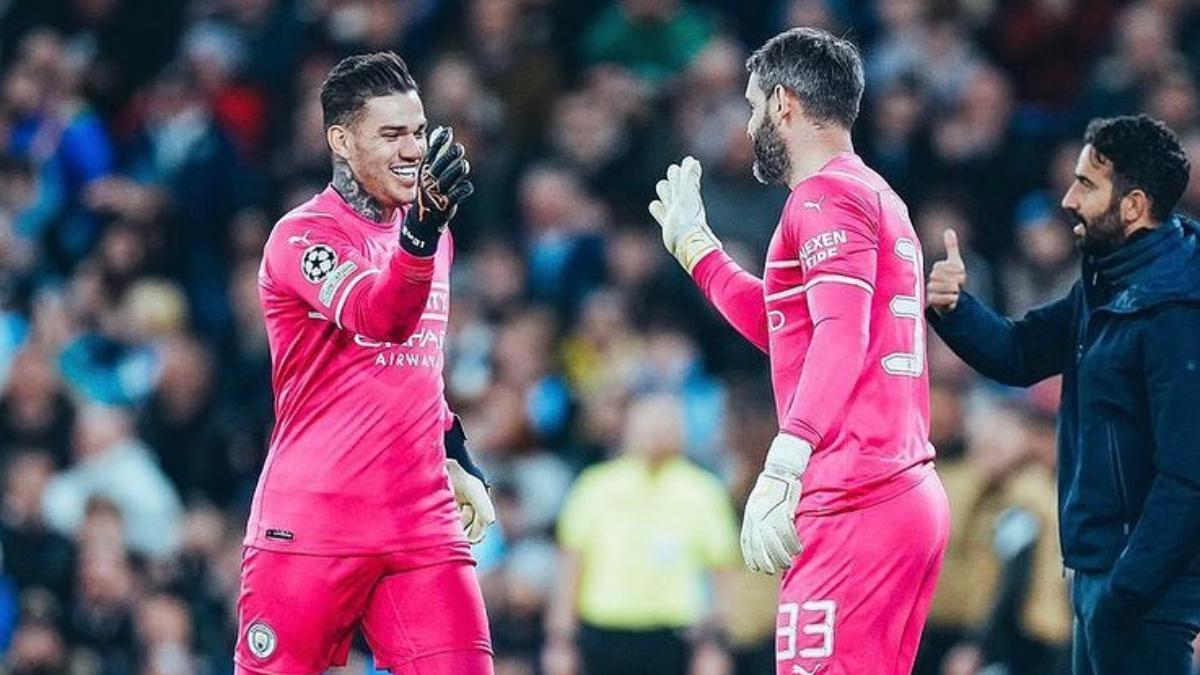 En la Champions 2021/22, Scott Carson volvió a jugar en Champions 16 años, 11 meses y 4 días después