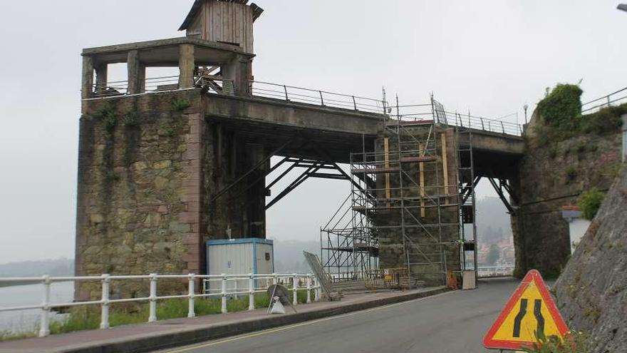 Reparación en los antiguos cargaderos de San Esteban de Pravia