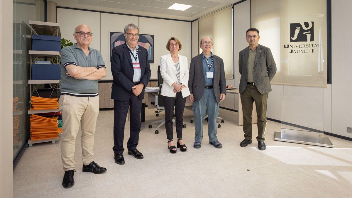 Frank WilczeK y Serge Haroche junto a Eva Alcón y los vicerrectores Jesús Lancis y David Cabedo.  ============13_PIE_REP_GEN_01 (31257960)============