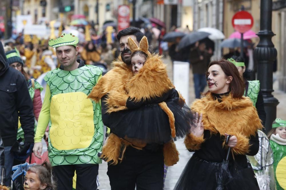 Tradicional desfile de los Escolinos Antroxaos.