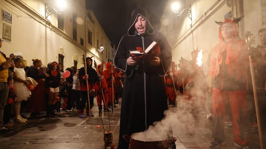 Correfoc en las calles de Campanar por Halloween