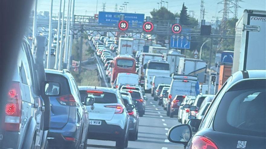 Colapso en las carreteras para volver en taxi a su hotel.