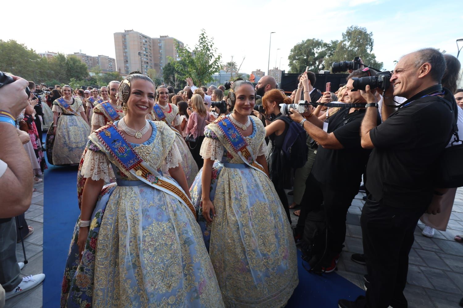 Así está el ambiente en el estreno de las fallas en el Roig Arena