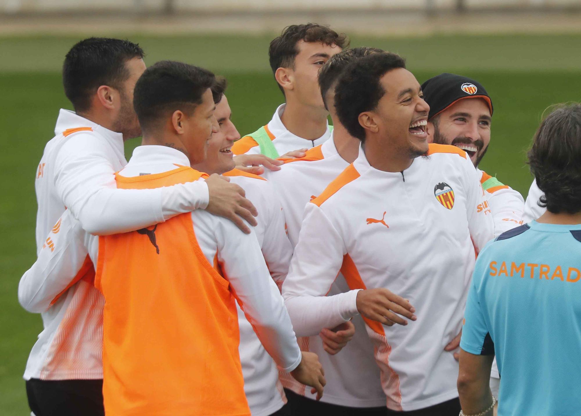 Última sesión antes del partido frente a la Real Sociedad para el Valencia