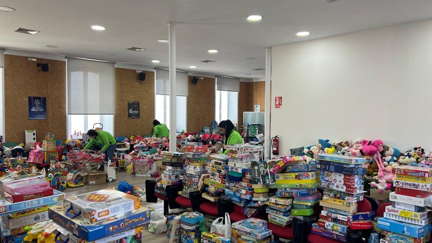 Sadeco entrega 23.500 juguetes a las familias más necesitadas de Córdoba y Valencia
