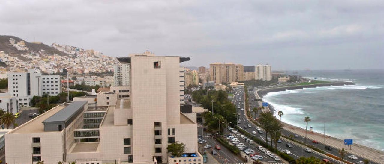 Vista del Hospital Insular desde el Materno Infantil.