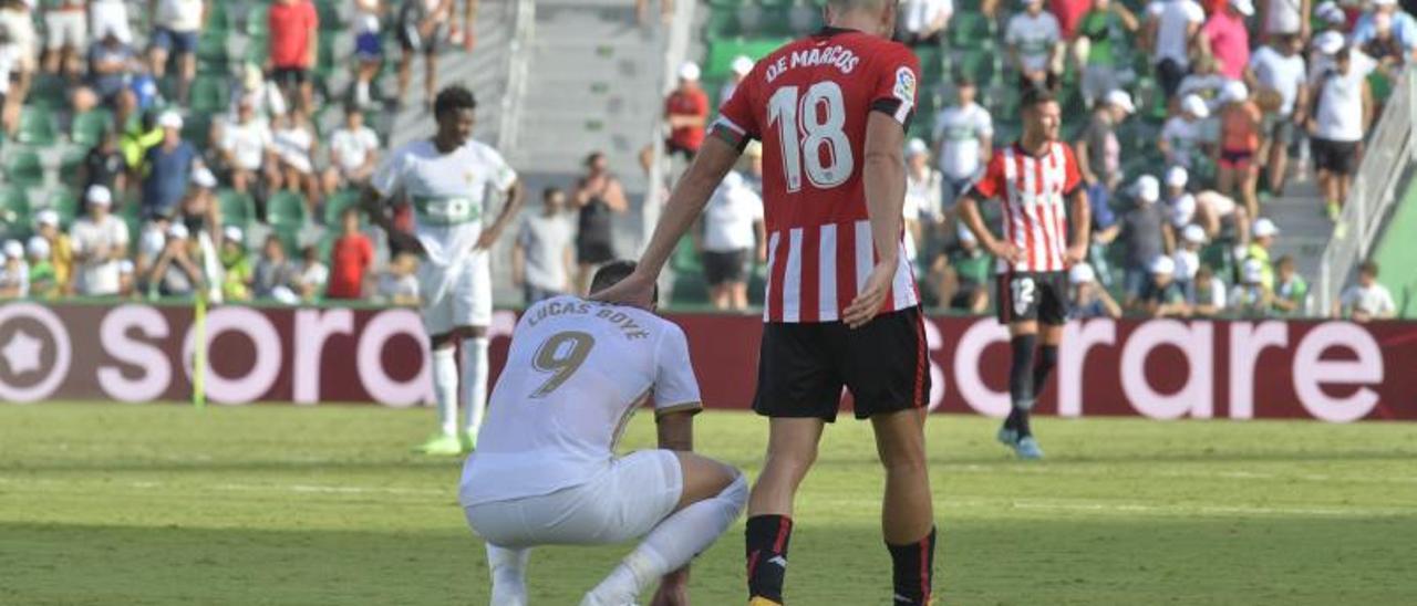 Boyé se recupera de un esfuerzo en el último Elche-Athletic. | MATÍAS SEGARRA